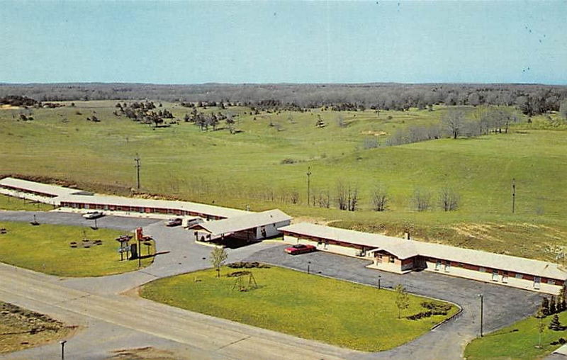 Hillside Motel - Old Postcard (newer photo)